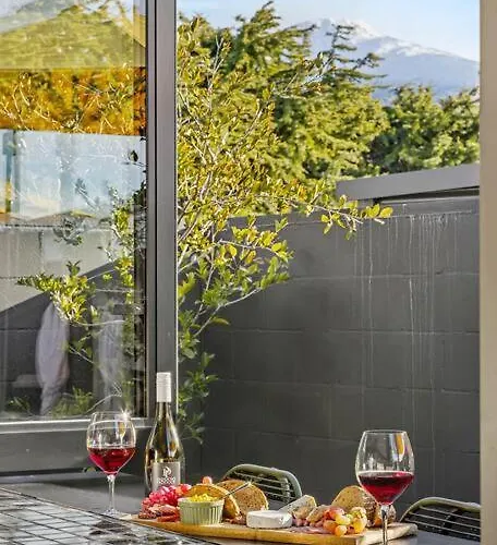 Yellow Pots C, Luxurious Outdoor Bath