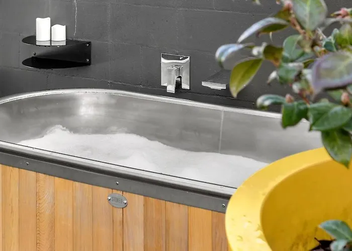 Yellow Pots C, Luxurious Outdoor Bath Wanaka